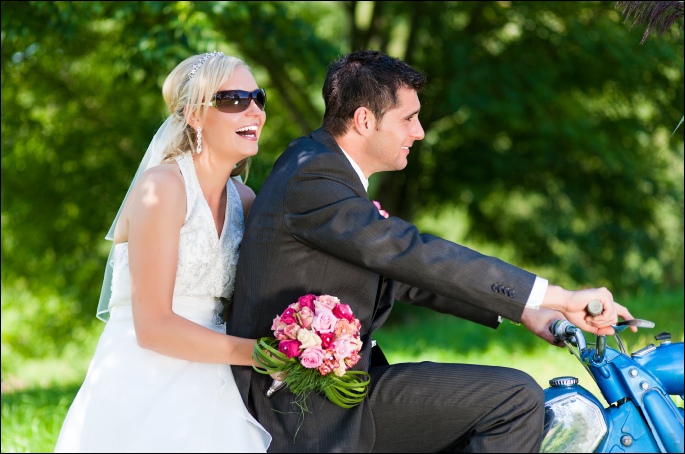 Schlosspark, Trauung unter freiem Himmel, Hochzeit, romantisch, heiraten im Freien, draußen heiraten