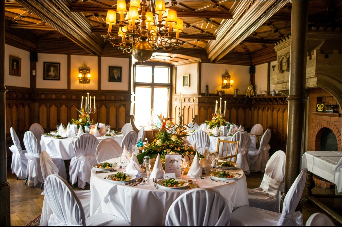 Schlosspark, Trauung unter freiem Himmel, Hochzeit, romantisch, heiraten im Freien, draußen heiraten