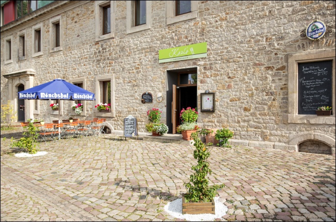 Schlosspark, Trauung unter freiem Himmel, Hochzeit, romantisch, heiraten im Freien, draußen heiraten