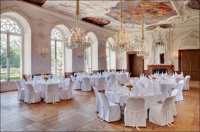 Schlosspark, Trauung unter freiem Himmel, Hochzeit, romantisch, heiraten im Freien, draußen heiraten